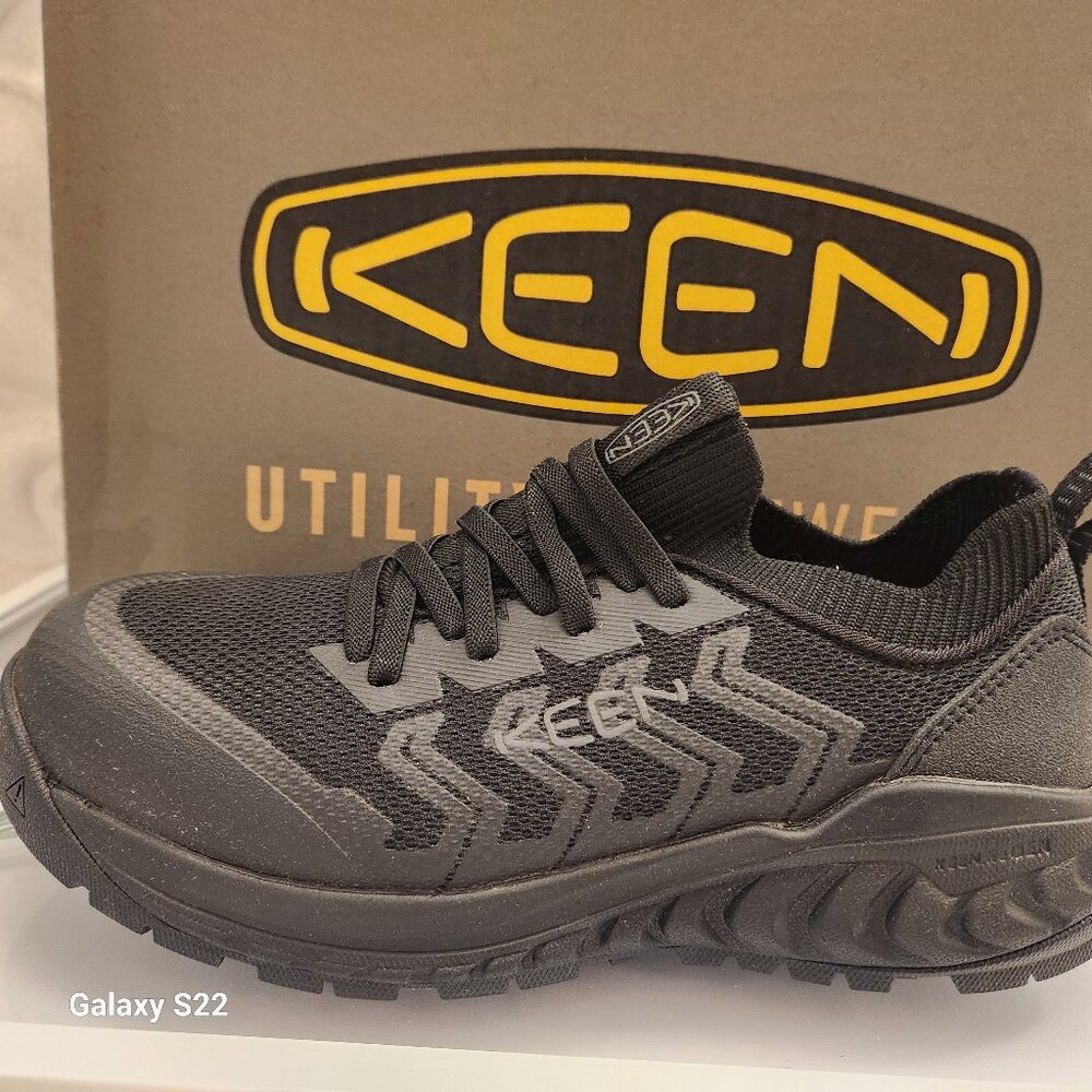 Keen Black Women's Arvada Shift Work Sneaker (Carbon Toe). NIB. Size 6